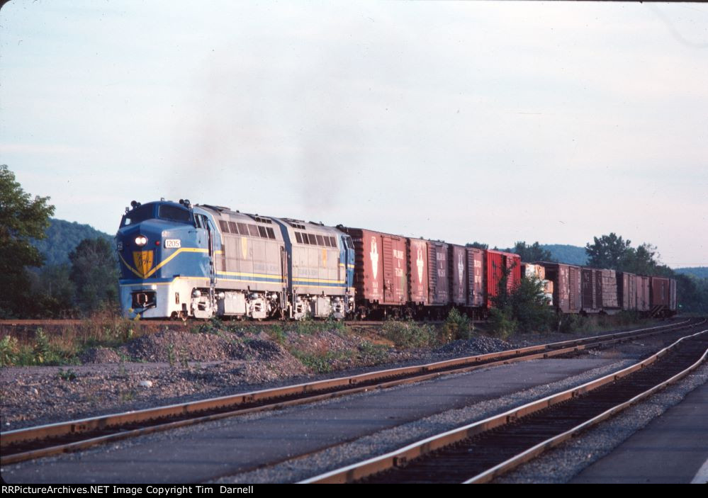 DH 1205 takes SC8 onto the Rutland branch